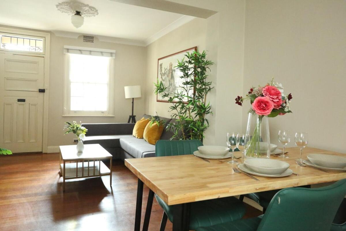 2 Bedroom House Pyrmont E-bikes Included *